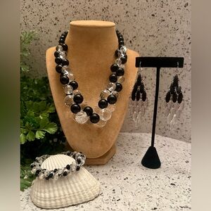 Black and clear acrylic/lucite bead jewelry set